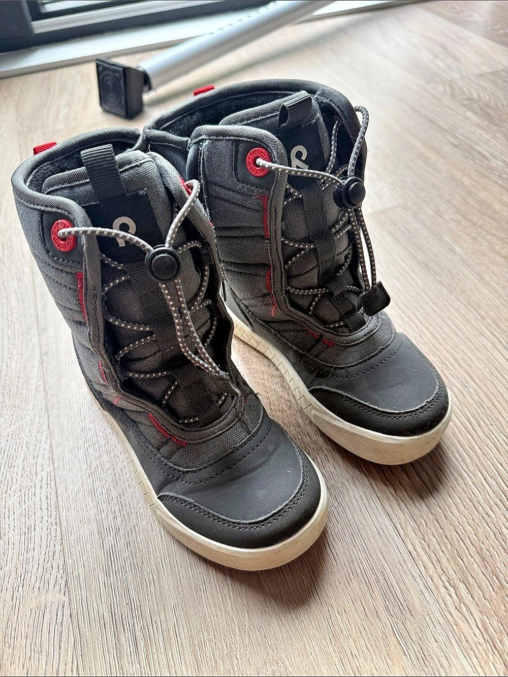 Reima kids US 11 Black & Red Winter Boots